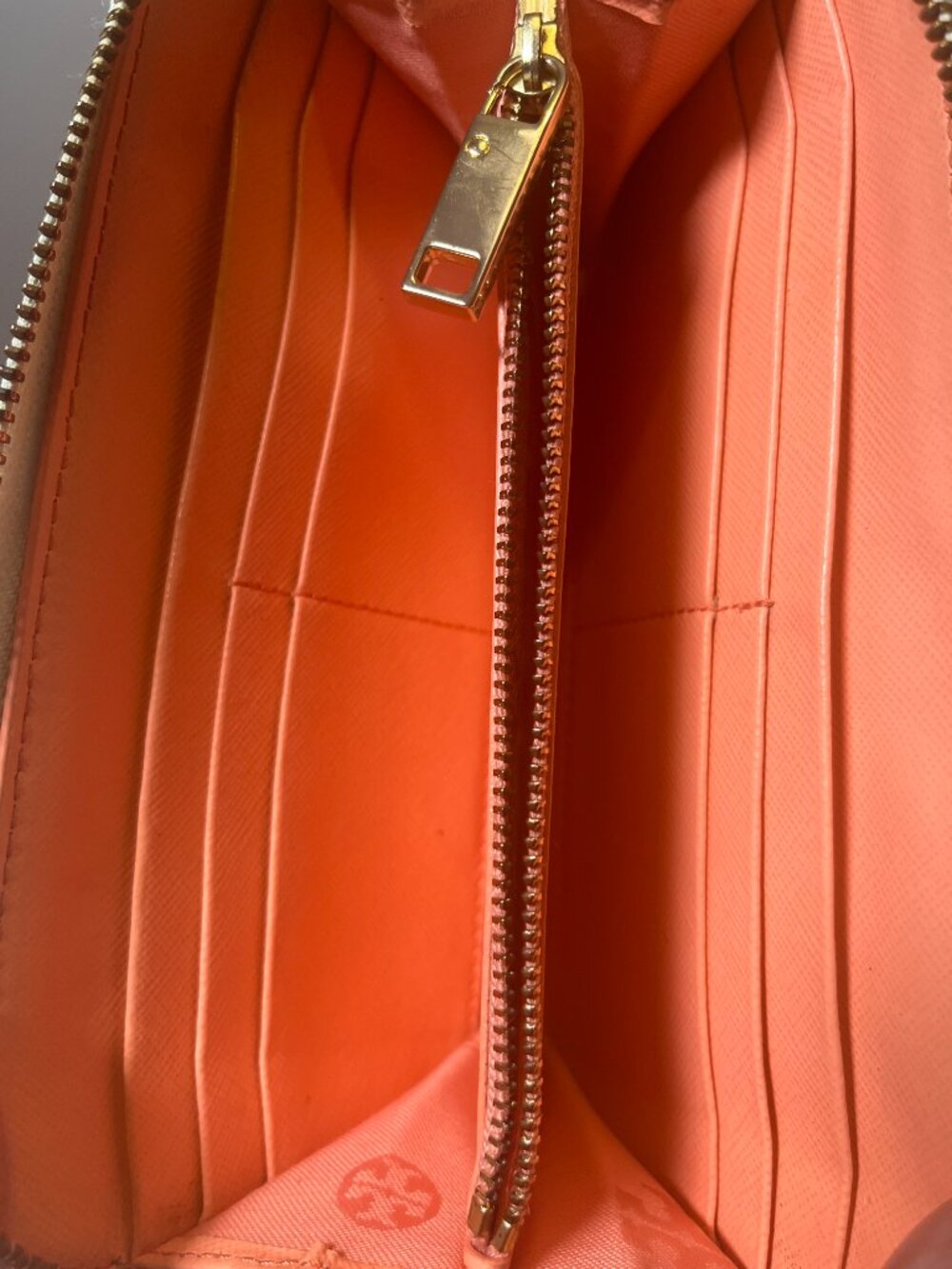 Tory Burch Robinson Ivory Zip Continental Wallet - Picture 8 of 9